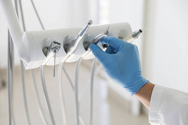 Professional Emergency Dentist technician working in North Hills, NY